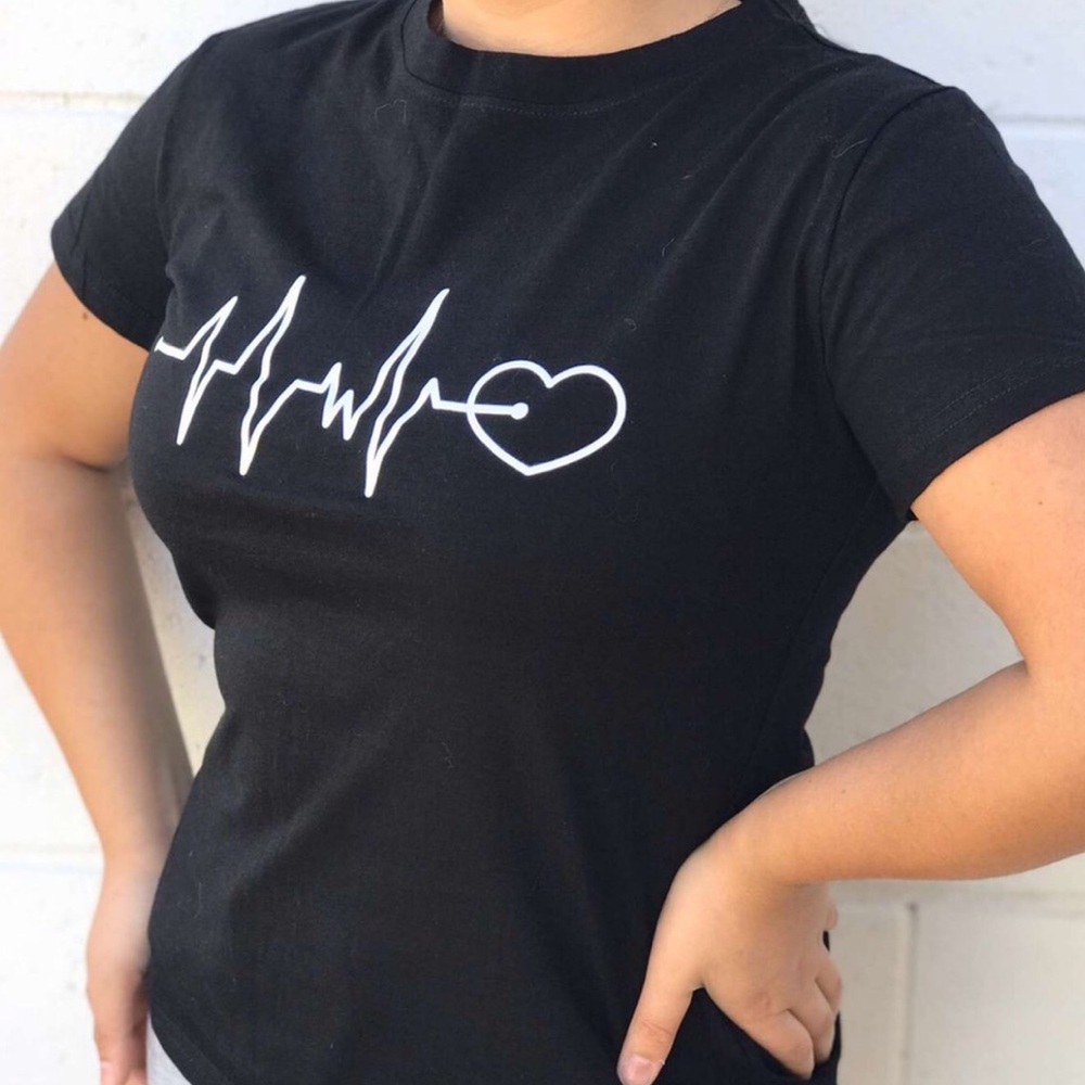 Heart beat black tee